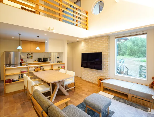 木の温もりを感じるリビングダイニング