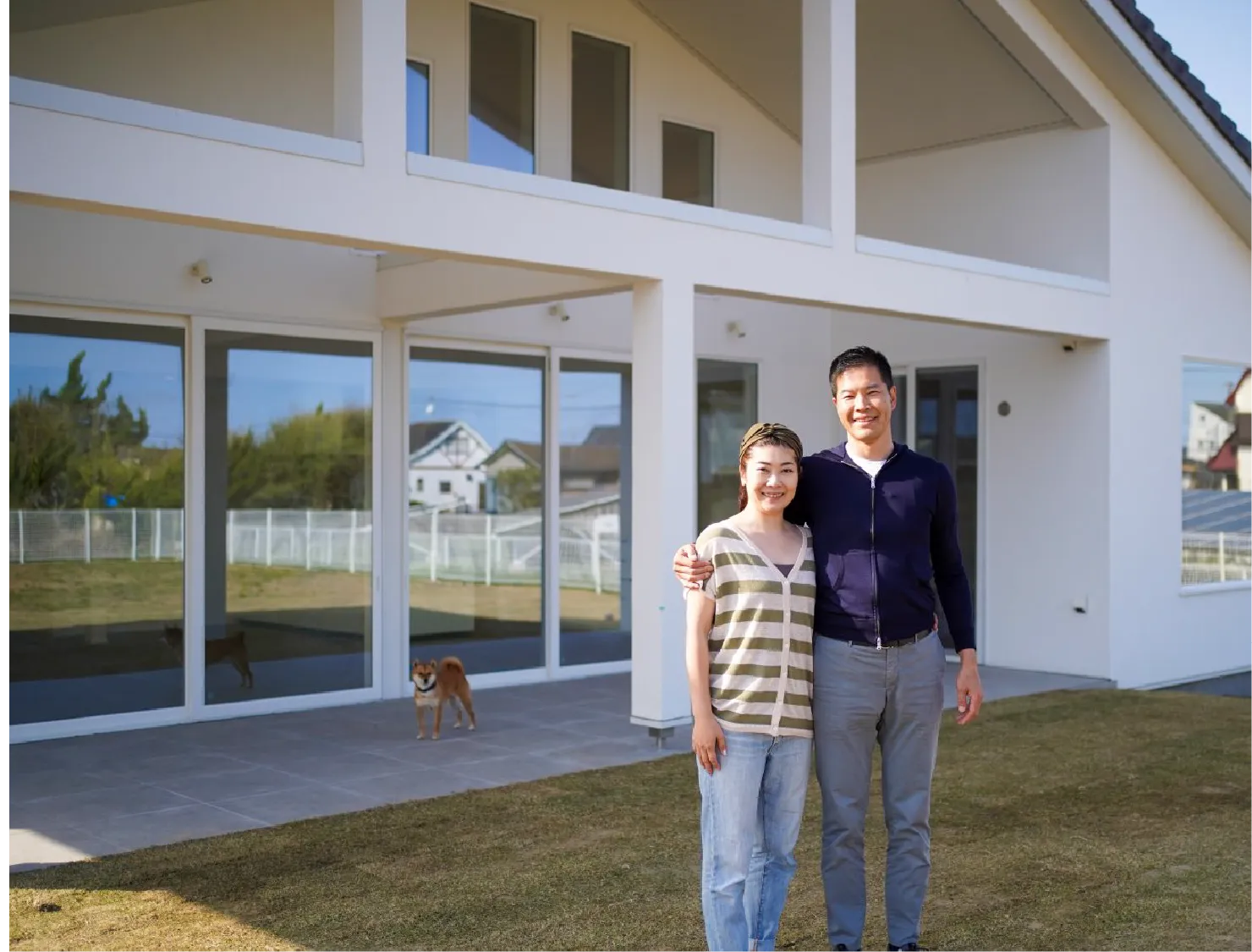 ご夫婦と家の写真